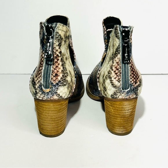 Blondo‎ Women's Neda Snakeskin Embossed Waterproof Heeled Booties Boots Size 7 - Picture 5 of 6